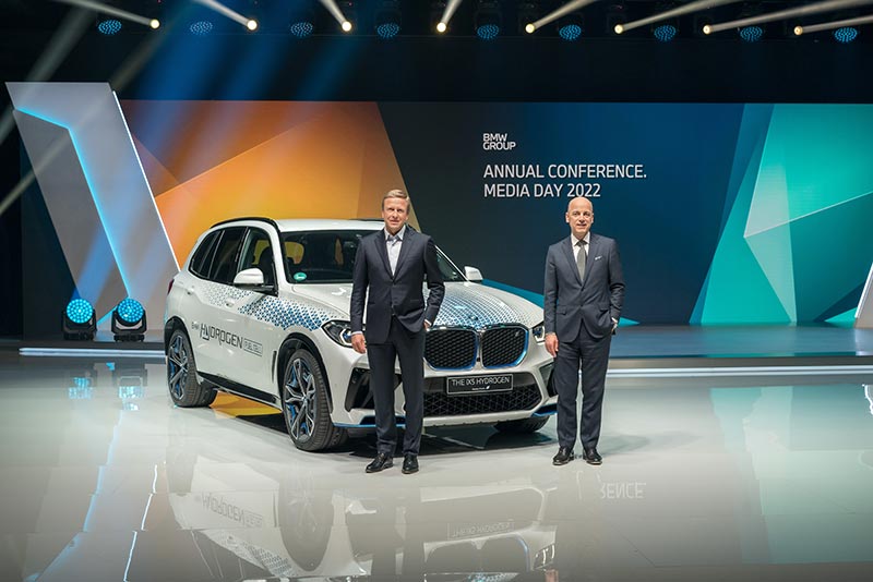  Oliver Zipse, Vorsitzender des Vorstands der BMW AG, und Dr. Nicolas Peter, Mitglied des Vorstands der BMW AG, Finanzen