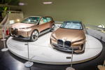 BMW Museum: Sonderausstellung RE:IMAGINE, BMW Vision iNext und BMW Concept i4