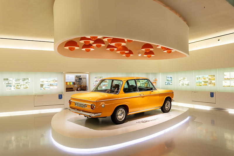 BMW Museum: BMW 2002 TI, 4-Zylinder-Motor, 1.990 ccm, 120 PS, vmax: 185 km/h