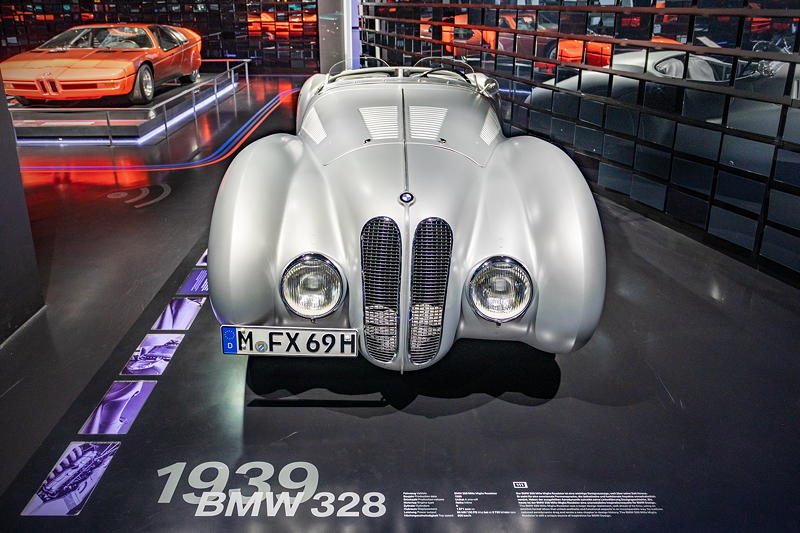 BMW Museum, Schatzkammer: BMW 328, 6-Zylinder-Reihenmotor, 130 PS
