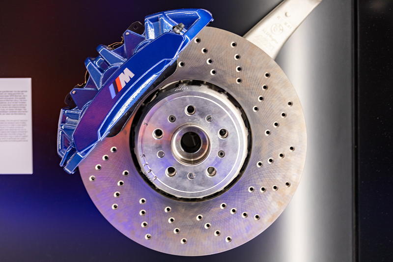 BMW Museum, Sonderausstellung 50 Jahre BMW M: BMW M Teile, Bremsscheibe und Bremssattel