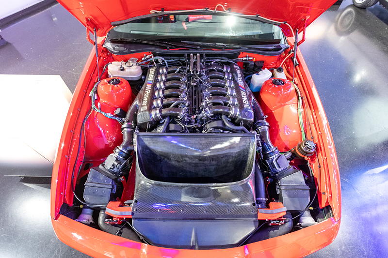 BMW Museum, Sonderausstellung 50 Jahre BMW M: BMW M8, 6 Liter V12-Motor mit 640 PS