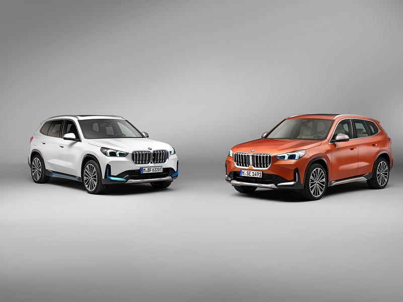 Der neue BMW X1 xDrive23i, Utah Orange metallic, 20 Zoll BMW Individual Styling 869i. Der erste BMW iX1 xDrive30, Mineral Wei� metallic, 20 Zoll BMW Individual Styling 869i.
