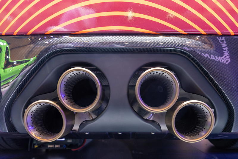  BMW M2 mit BMW M Performance Parts: M Performance Schalld�mpfersystem Titan (5.155 Euro), Endrohrblendenmodul (1.455 Euro)