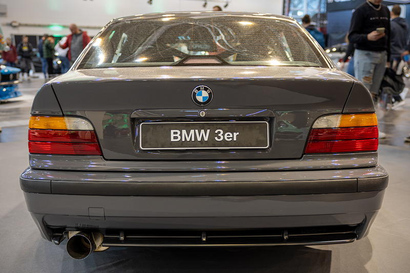 BMW 328i in der tuningXperience, Essen Motor Show 2022, BMW Performance Bremsanlage mit Stahlflex
