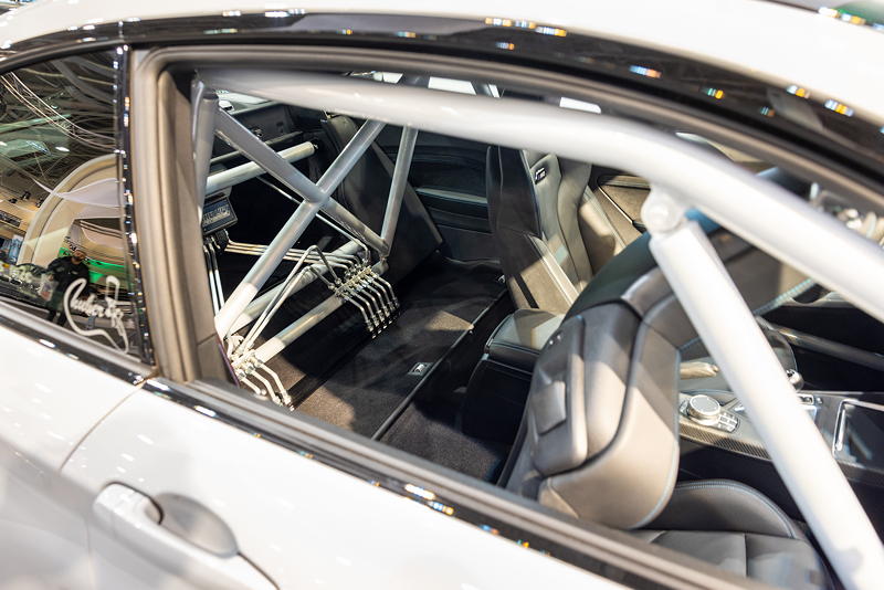 BMW M2 Competition in der tuningXperience, Essen Motor Show 2022, Innenraum mit berrollkfig