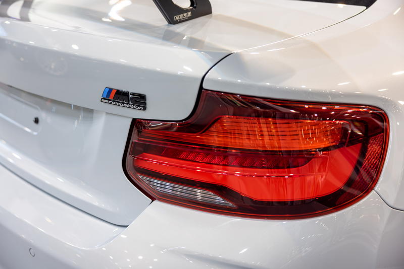 BMW M2 Competition in der tuningXperience, Essen Motor Show 2022, Typ-Bezeichnung auf der Heckklappe