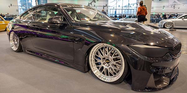 BMW M4 (F82), Baujahr 2015, schwarz-metallic, in der tuningXperience, Essen Motor Show 2022