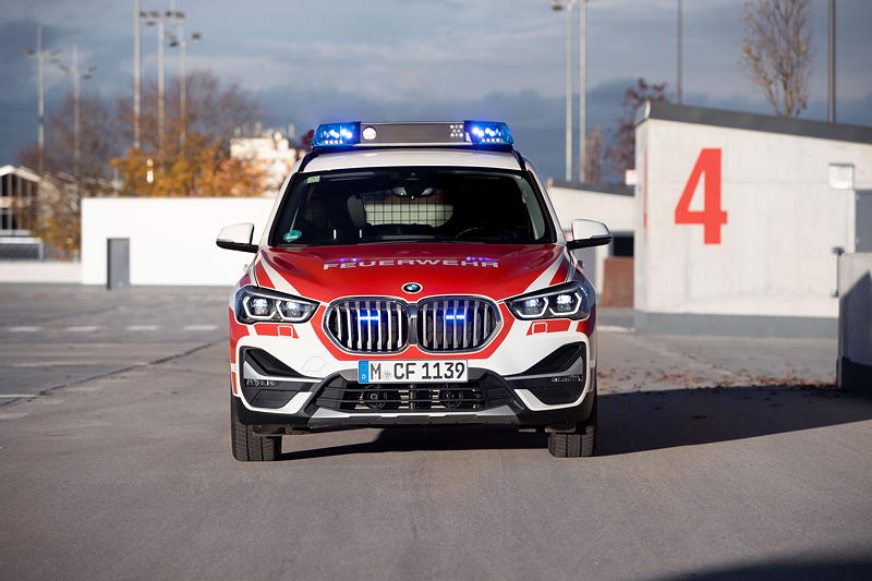 BMW auf der Interschutz 2022. Feuerwehr-Fahrzeug BMW X1 xDrive20i.