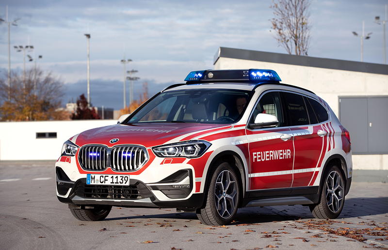 BMW auf der Interschutz 2022. Feuerwehr-Fahrzeug BMW X1 xDrive20i.