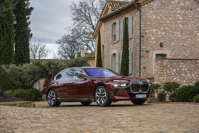 BMW 740d in Aventurin Rot