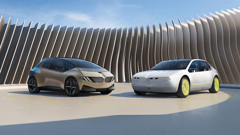 BMW i Vision Dee (rechts) neben dem BMW i Vision Circular