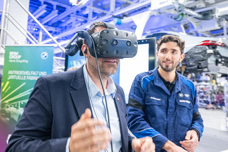 ZukunftsTour: 50 Jahre BMW Produktion am Standort Dingolfing.