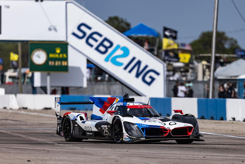 Sebring (USA), 15.-18.03.2023, IMSA WeatherTech SportsCar Championship, 12h von Sebring. #25 BMW M Hybrid V8, Connor De Phillippi (USA), Nick Yelloly (GBR), Sheldon van der Linde (RSA), GTP class.