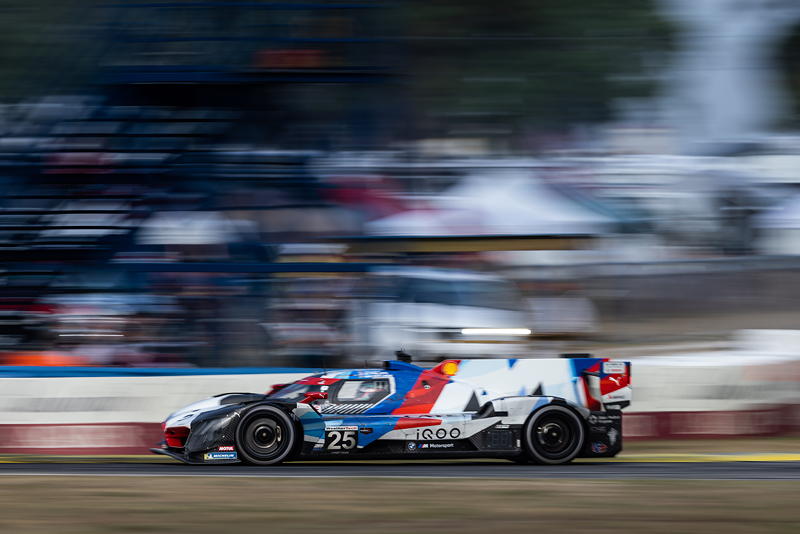 Sebring (USA), 15.-18.03.2023, IMSA WeatherTech SportsCar Championship, 12h von Sebring. #25 BMW M Hybrid V8, Connor De Phillippi (USA), Nick Yelloly (GBR), Sheldon van der Linde (RSA), GTP class.