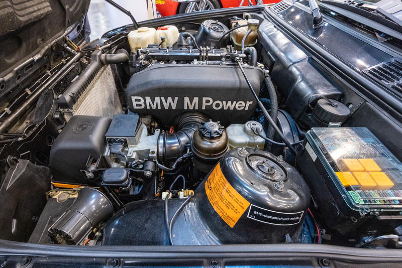 Techno Classica 2023: BMW M3 Baur Topcabriolet TC2 (E30), 4-Zylinder-Reihenmotor, vmax: 235 km/h