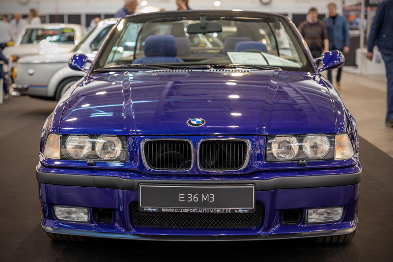 Techno Classica 2023: BMW M3 (E36) in Sonderlack Velvet-blue metallic von Koen Verberckmoes, ausgestellt vom BMW 3er Club E36/E46