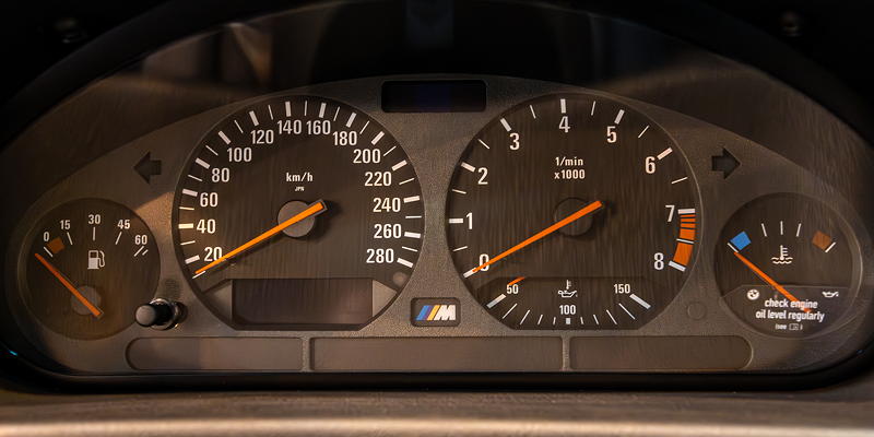 Feierabend GmbH auf der Techno Classica 2023: BMW M3 (E36), Tacho-Instrumente