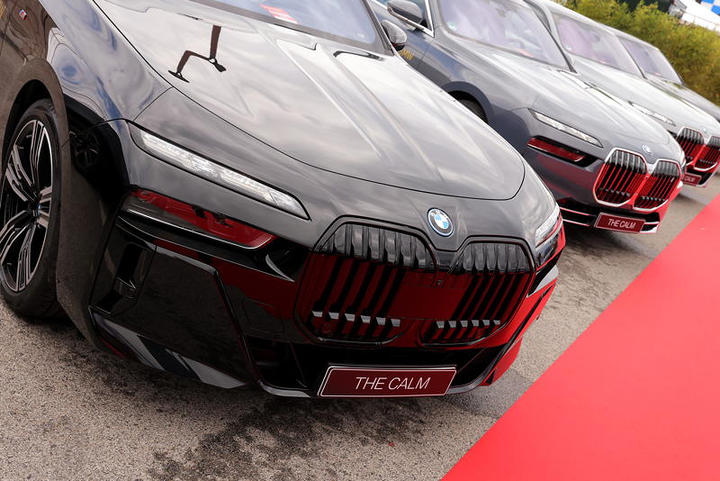 Der BMW i7 M70 auf der Weltpremiere von 'The Calm' in Cannes