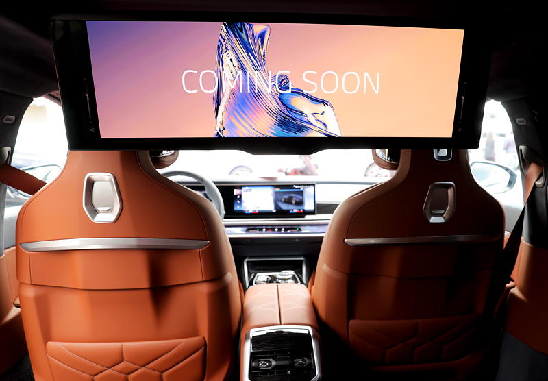 Der BMW i7 M70 whrend der Weltpremiere von 'The Calm' in Cannes