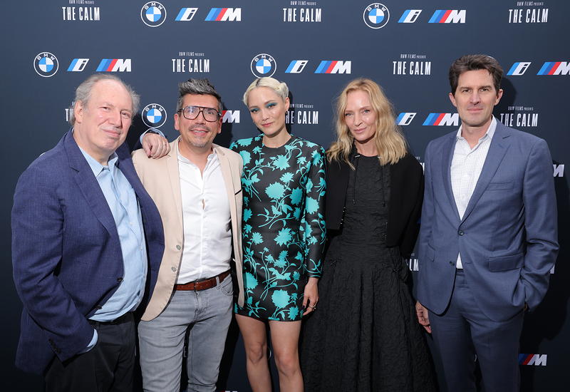 v.l.n.r.: Hans Zimmer, Stefan Ponikva, VP der BMW Brand Experience, Pom Klementieff, Uma Thurman und Joseph Kosinski auf der Weltpremiere von 'The Calm' in Cannes