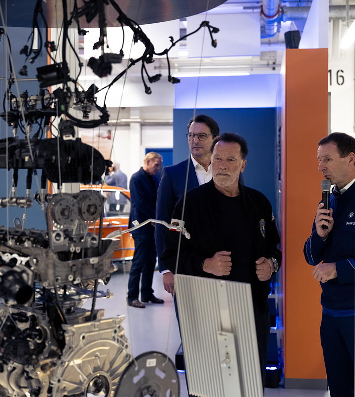 Besuch von Arnold Schwarzenegger und BMW AG Produktionsvorstand Milan Nedeljkovic am BMW Group Standort Steyr am 18.09.2024; Anlass: Energieumstellung
