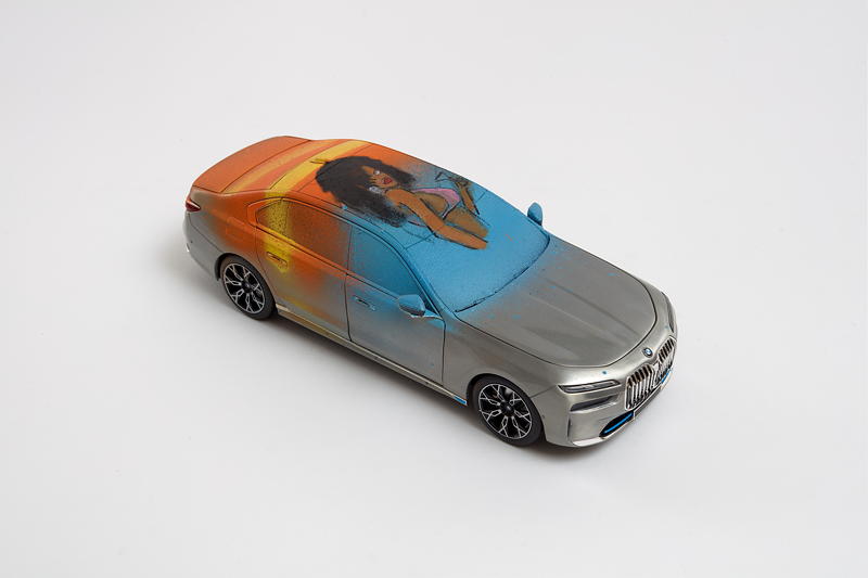 K�nstlerisch gestaltete BMW i7 Miniatur von Alvaro Barrington