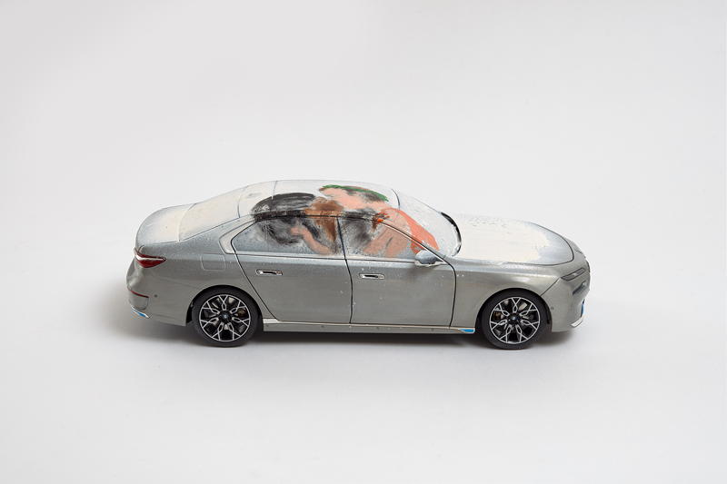 K�nstlerisch gestaltete BMW i7 Miniatur von Alvaro Barrington