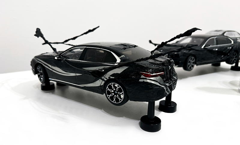 K�nstlerisch gestaltete BMW i7 Miniatur von Heemin Chung