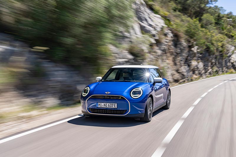 MINI Cooper SE - Sieger des 'goldenen Lenkrads' 2024 in der Kategorie 'Kleinwagen'