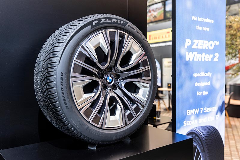 Der neue Pirelli P Zero Winter 2 speziell fr den 7er BMW entwickelt, ausgestellt auf der Tire Cologne.