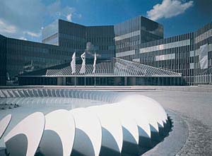 1985: Das BMW Forschungs- und Ingenieurzentrum - Die neue Denkfabrik (heute: Forschungs- und Innovationszentrum)