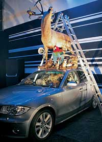 Curios Wishes: Gloria Friedmann verwandelte ihren BMW 1er in eine Arche Noah 