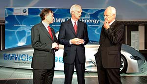 Bundesprsident Khler mit BMW-Vorstand Panke und dem Ministerprsidenten Stoiber