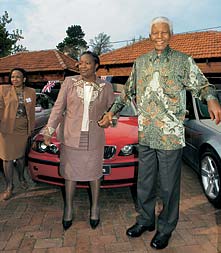 Nelson Mandela mit Fahrzeugen fr wohlttigen Zweck