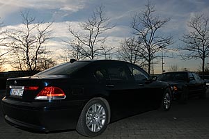 BMW 760Li (E66) vor BMW 750iL (E32)