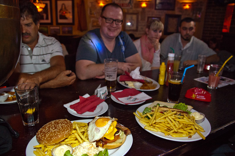 7-forum.com Jahrestreffen 2013, am Freitagabend im 'Yours': australisches Essen