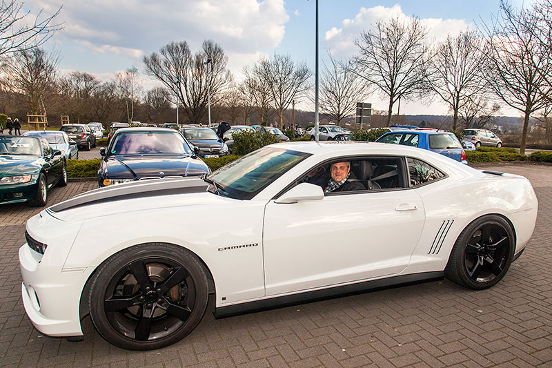 Heiko ('Heiko237') kam auf kurzen Abstecher heute mit seiem Camaro statt mit seinem 750iL zum Stammtisch nach Castrop.