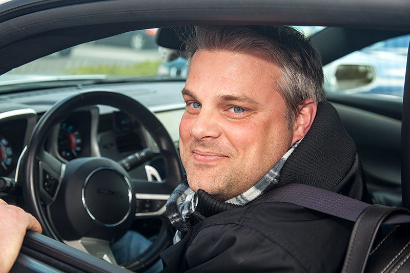 Heiko ('Heiko237') in seinem Camaro beim Rhein-Ruhr-Stammtisch im April 2015.
