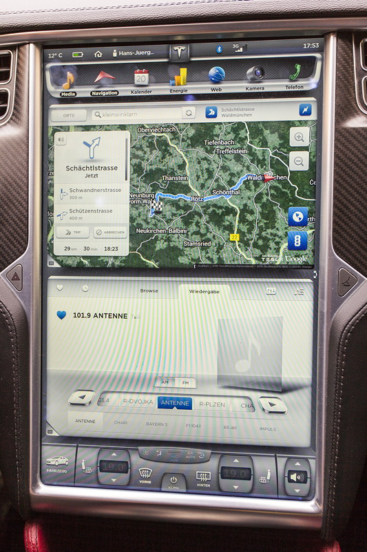 riesiger Bord-Bildschirm im Tesla S von Hans ('Raketen-paa')