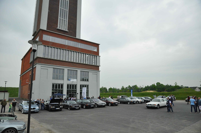 BMW Parkplatz vor dem alten Frderturm in Bnen, 13. 7-forum.com Jahrestreffen 2015