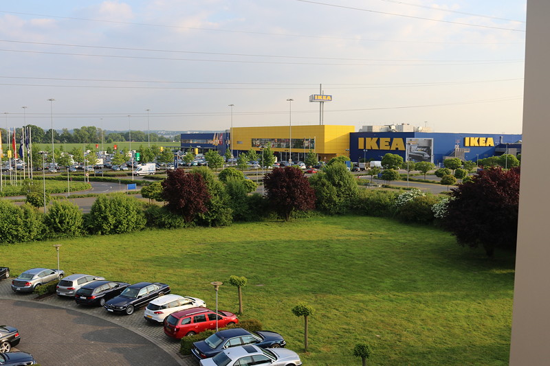 das Jahrestreffenhotel befindet sich direkt neben IKEA Kamen