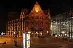 Dortmunder Friedensplatz mit dem alten Rathaus bei Nacht