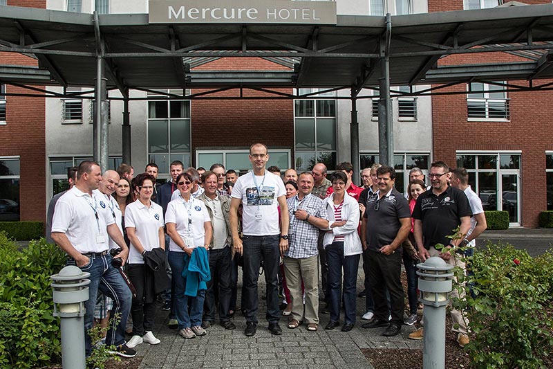 Gruppenfoto vor dem Jahrestreffenhotel
