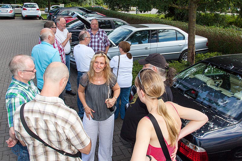 Rhein-Ruhr-Stammtisch im August 2016, Stammtischrunde auf dem Parkplatz