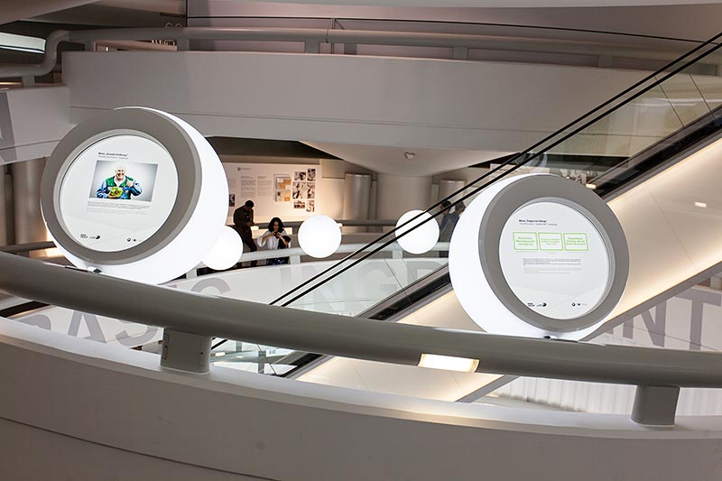 Blick in die BMW Museums-Sch�ssel, in der die Sonderausstellung '100 Meisterst�cke' gezeigt wird.