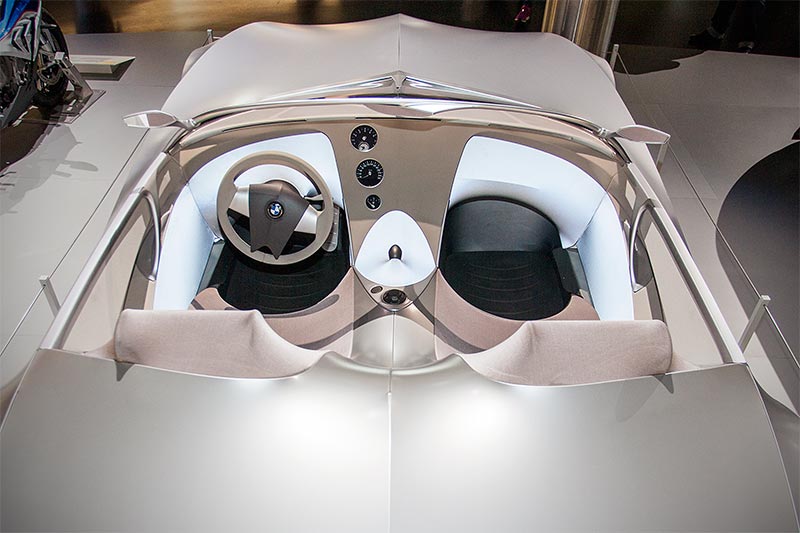 Meisterstck 90: BMW GINA Light Vision. Auch im Innenraum prsentiert sich das Auto mit neuen Materialien.