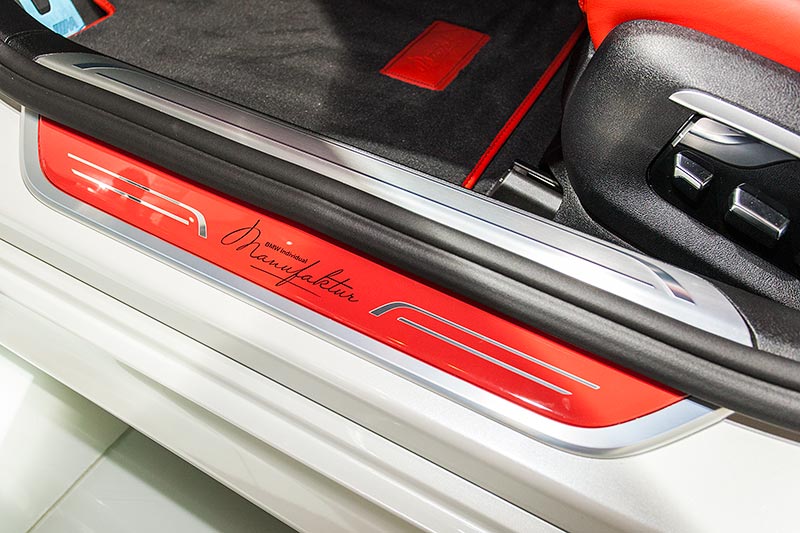 BMW 750Li Individual mit individueller Einstiegsleiste aus der BMW Individual Manufaktur