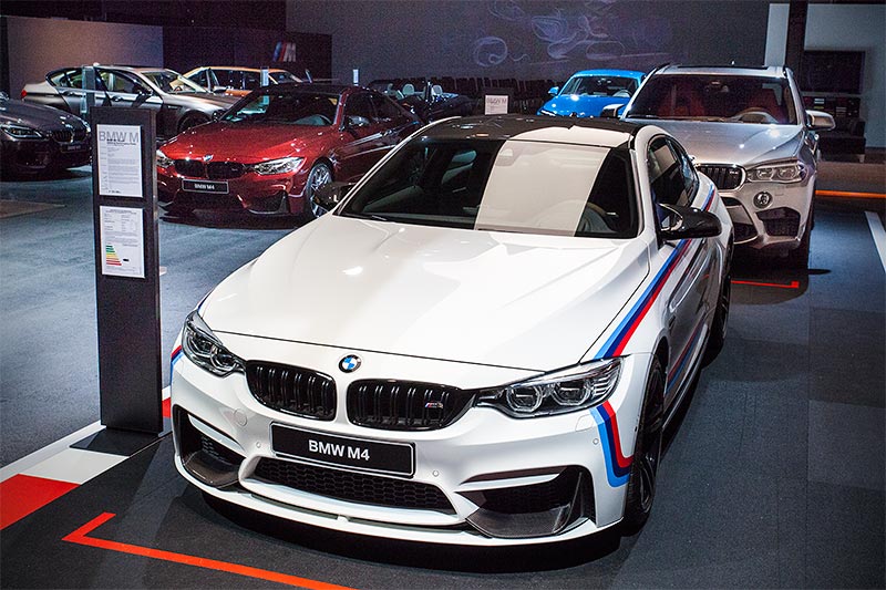 BMW M4 Coup mit BMW M Performance Parts Designed by BMW Individual, Preis des Ausstellungsstcks: 123.084 Euro
