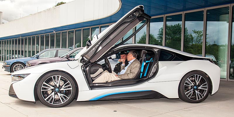 Probesitzen im BMW i8: Ulrich ('Ulrich51', vorne) und Ray ('ray_muc').